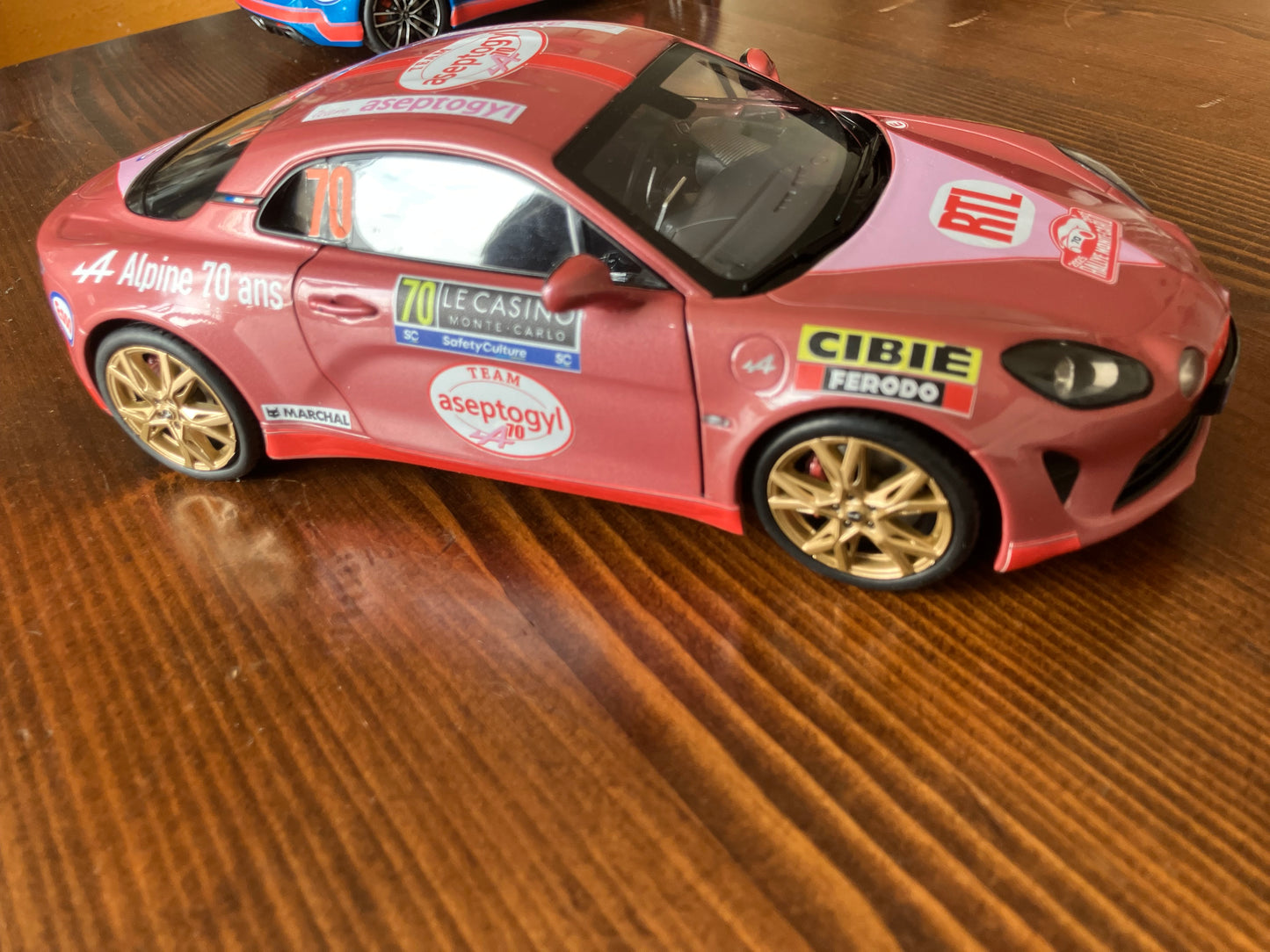 SOLIDO 1/18e - Alpine A110 Color Rose- Team Aseptogyl - Exemplaire unique