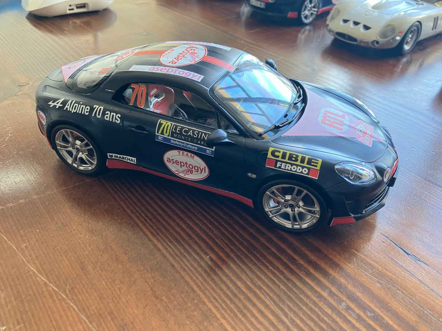 NOREV 1/18e - Alpine A110S TURINI 2025 BLEUE - Team Aseptogyl - 4 Exemplaires